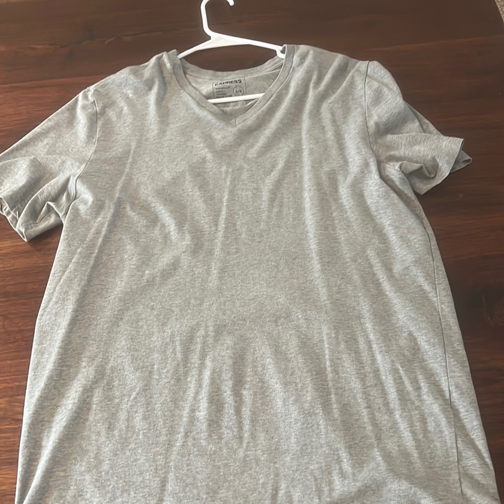 Express V neck T